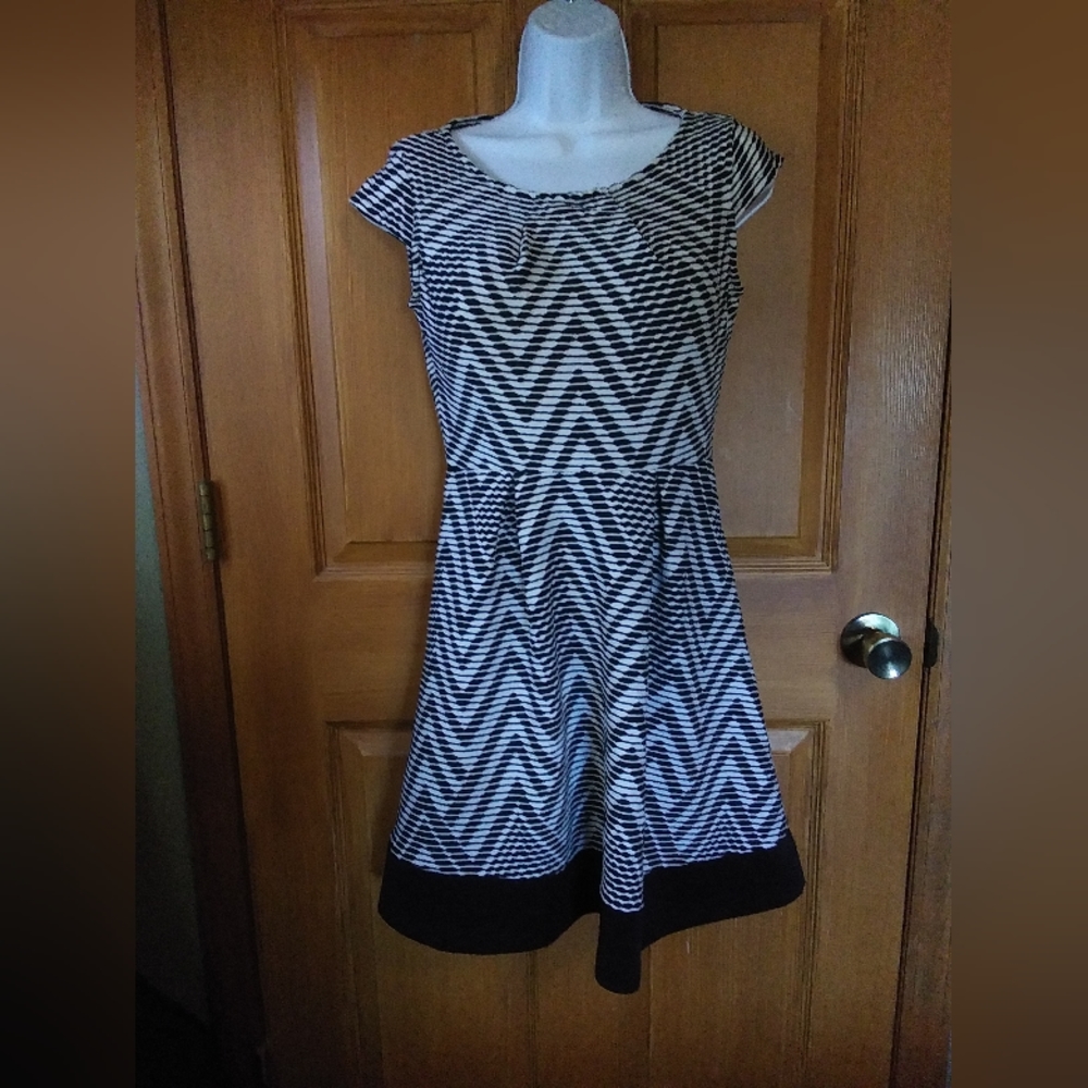 New York and Company Black & White Chevron Dress